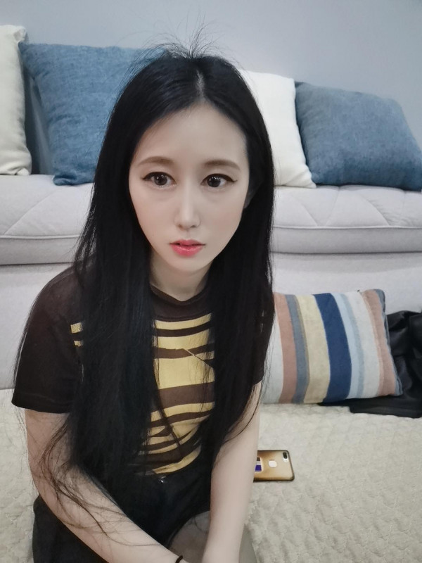 邻家淑女长发及腰